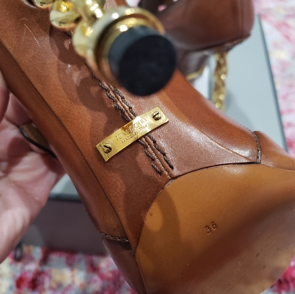 RARE Tom Ford 24k Chain heels - Picture 6 of 8